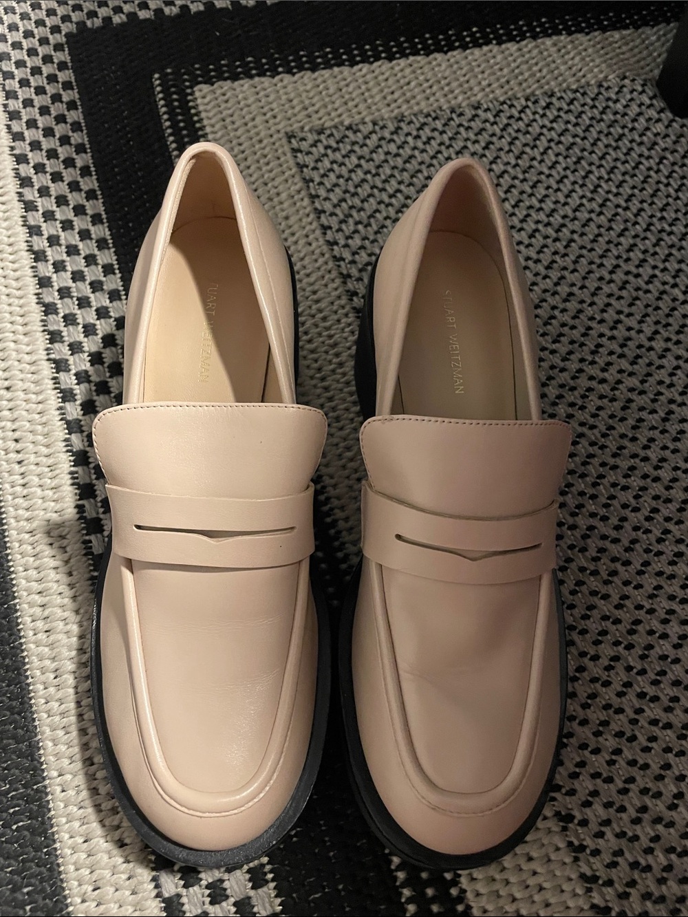 Stuart Weitzman Sussex tan Leather Penny Loafers excellent condition